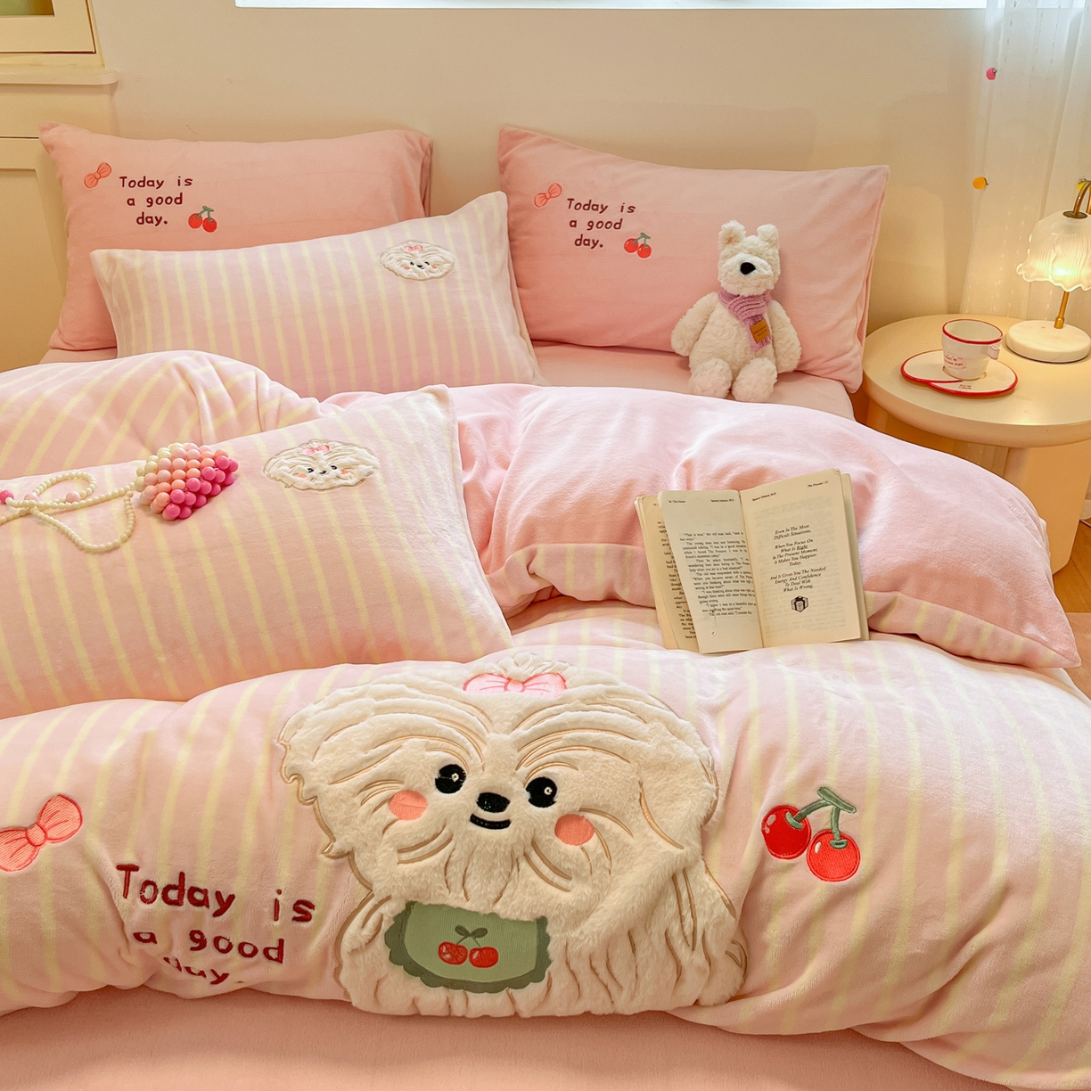 如一 2025新款高克重卡通贴布绣牛奶绒四件套 狮毛狗