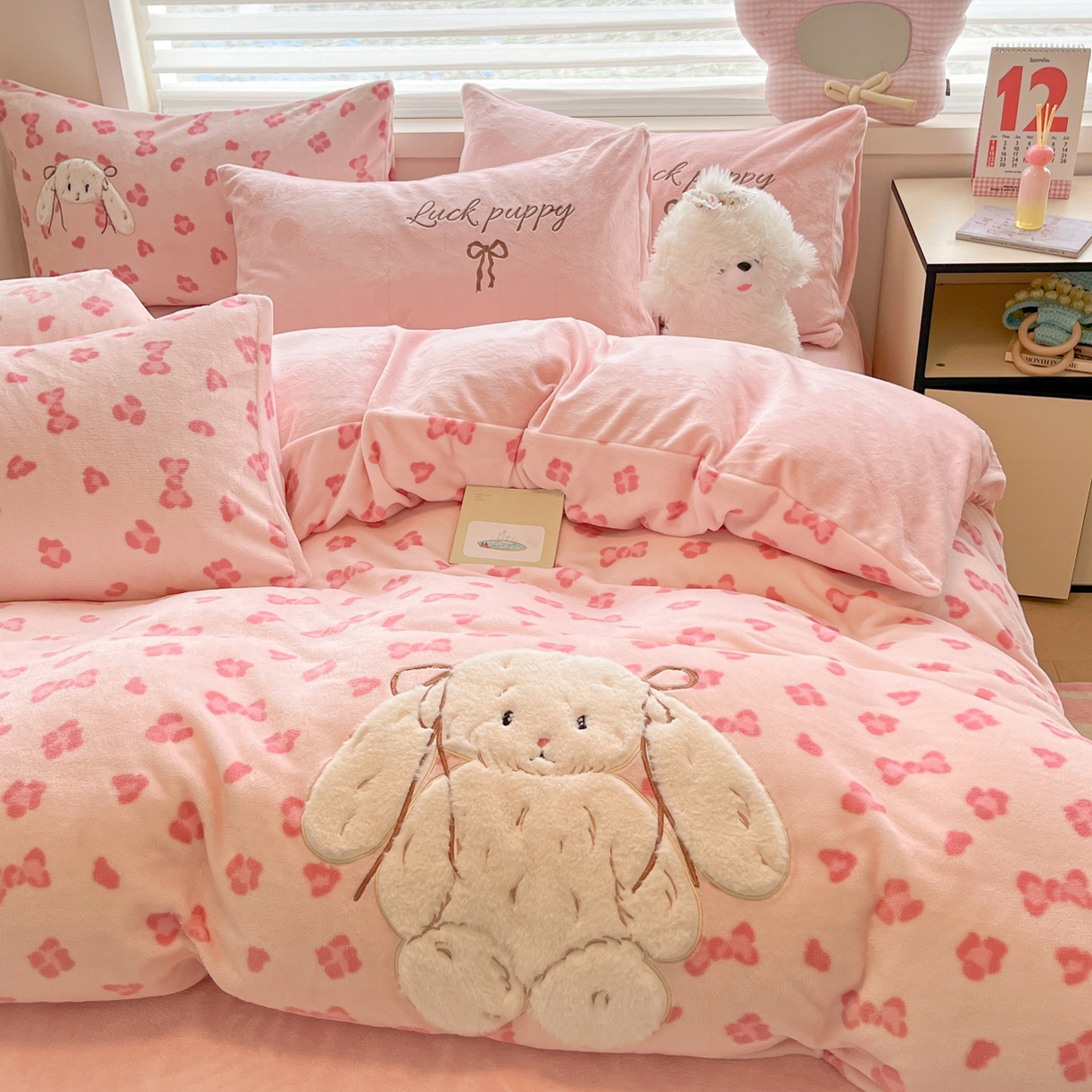 91家纺网 家纺一手货源 找家纺 如一 2025新款高克重卡通贴布绣牛奶绒四件套 豹纹兔