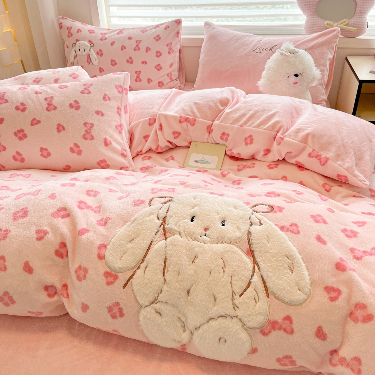 如一 2025新款高克重卡通贴布绣牛奶绒四件套 豹纹兔