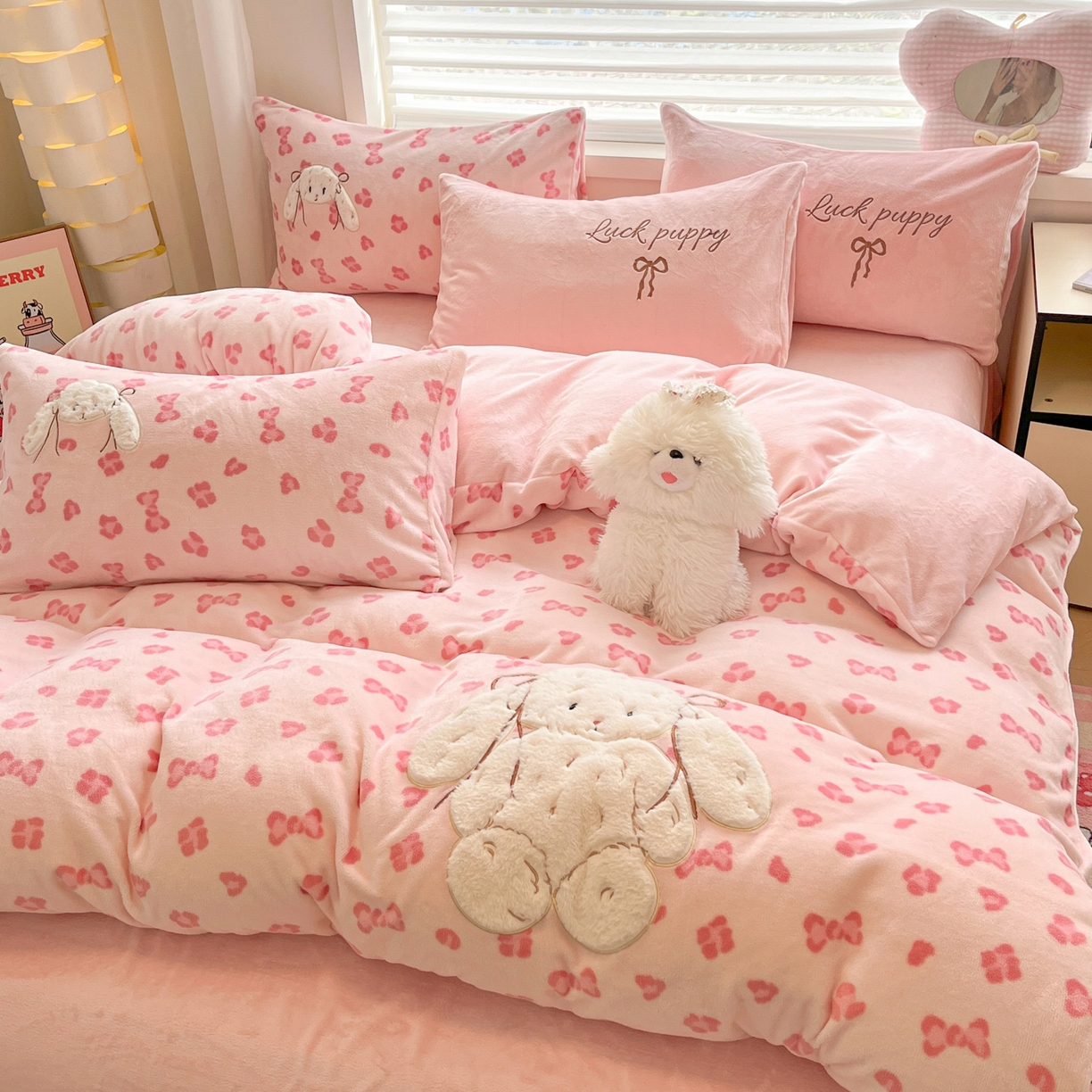 91家纺网 家纺一手货源 找家纺 如一 2025新款高克重卡通贴布绣牛奶绒四件套 豹纹兔