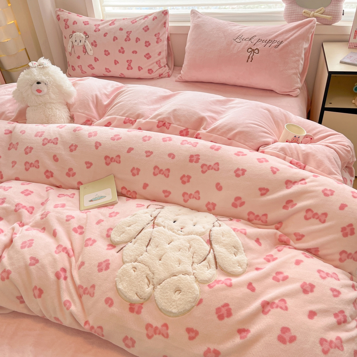 91家纺网 家纺一手货源 找家纺 如一 2025新款高克重卡通贴布绣牛奶绒四件套 豹纹兔