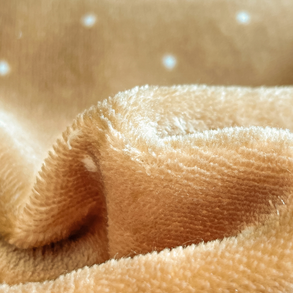 91家纺网 家纺一手货源 找家纺 如一 2025新款高克重卡通贴布绣牛奶绒四件套 线团狗