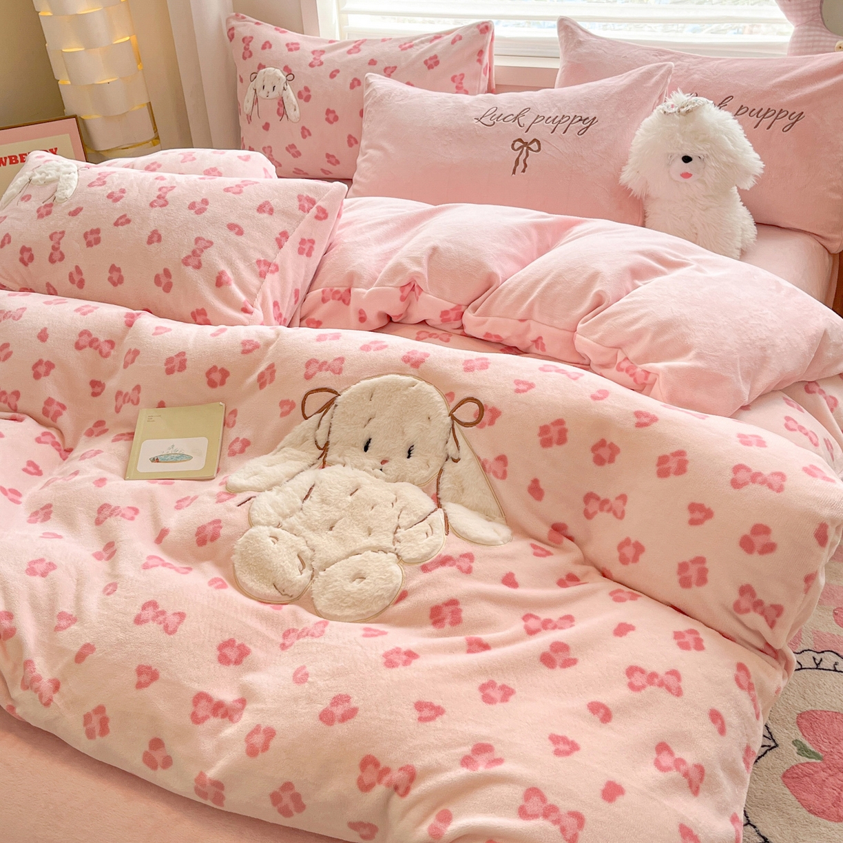 91家纺网 家纺一手货源 找家纺 如一 2025新款高克重卡通贴布绣牛奶绒四件套 豹纹兔