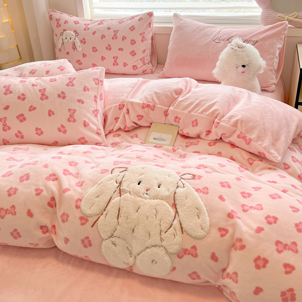 91家纺网 家纺一手货源 找家纺 如一 2025新款高克重卡通贴布绣牛奶绒四件套 豹纹兔