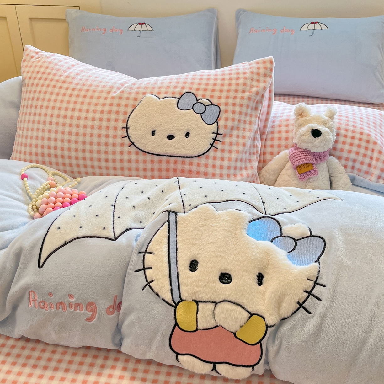 91家纺网 家纺一手货源 找家纺 如一 2025新款高克重卡通贴布绣牛奶绒四件套 雨伞猫