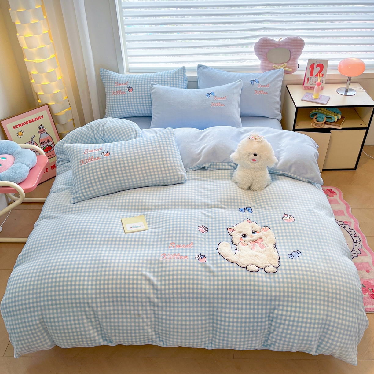 91家纺网 家纺一手货源 找家纺 如一 2025新款高克重卡通贴布绣牛奶绒四件套 蓝格猫