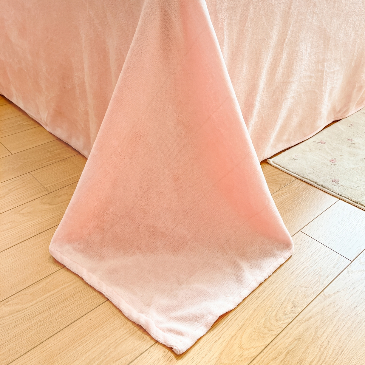 91家纺网 家纺一手货源 找家纺 如一 2025新款高克重卡通贴布绣牛奶绒四件套 狮毛狗