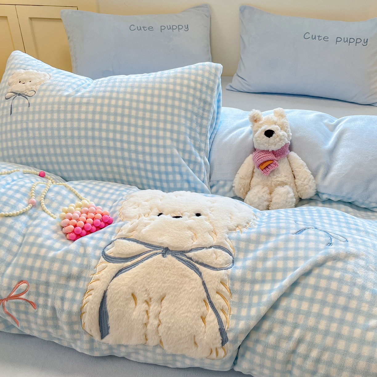 91家纺网 家纺一手货源 找家纺 如一 2025新款高克重卡通贴布绣牛奶绒四件套 雪纳瑞