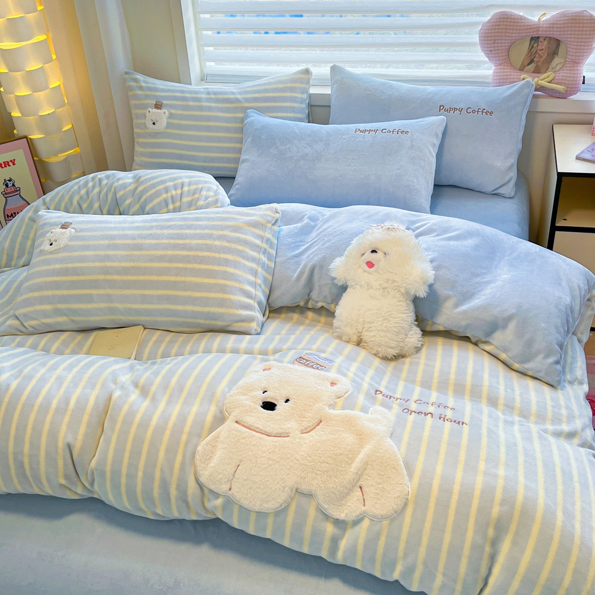 91家纺网 家纺一手货源 找家纺 如一 2025新款高克重卡通贴布绣牛奶绒四件套 咖啡狗