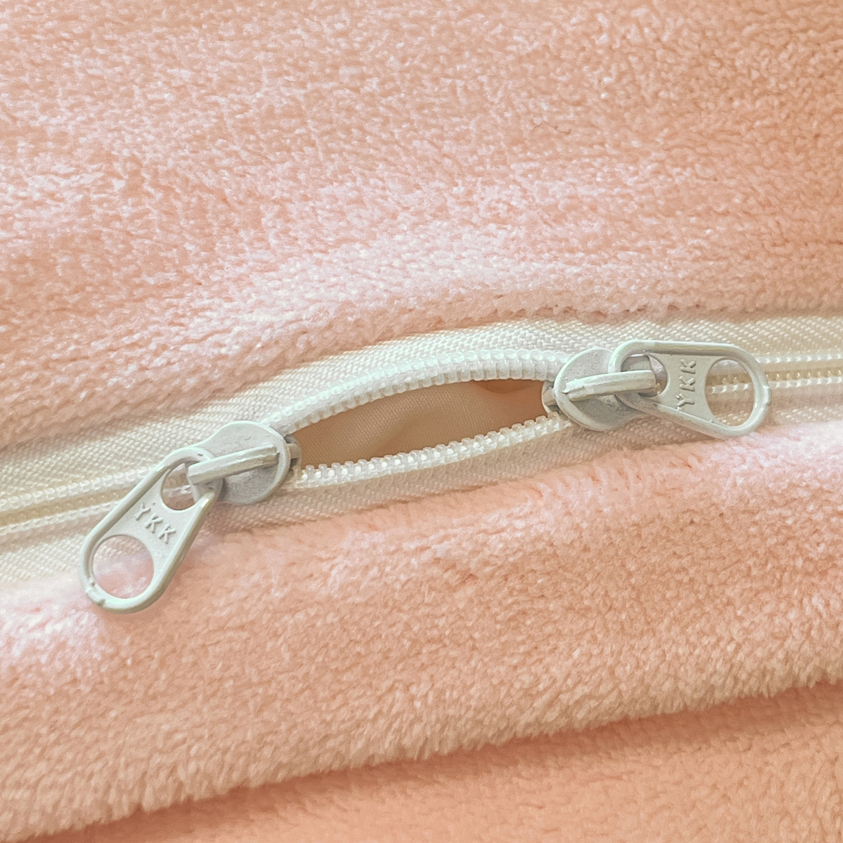 91家纺网 家纺一手货源 找家纺 如一 2025新款高克重卡通贴布绣牛奶绒四件套 狮毛狗