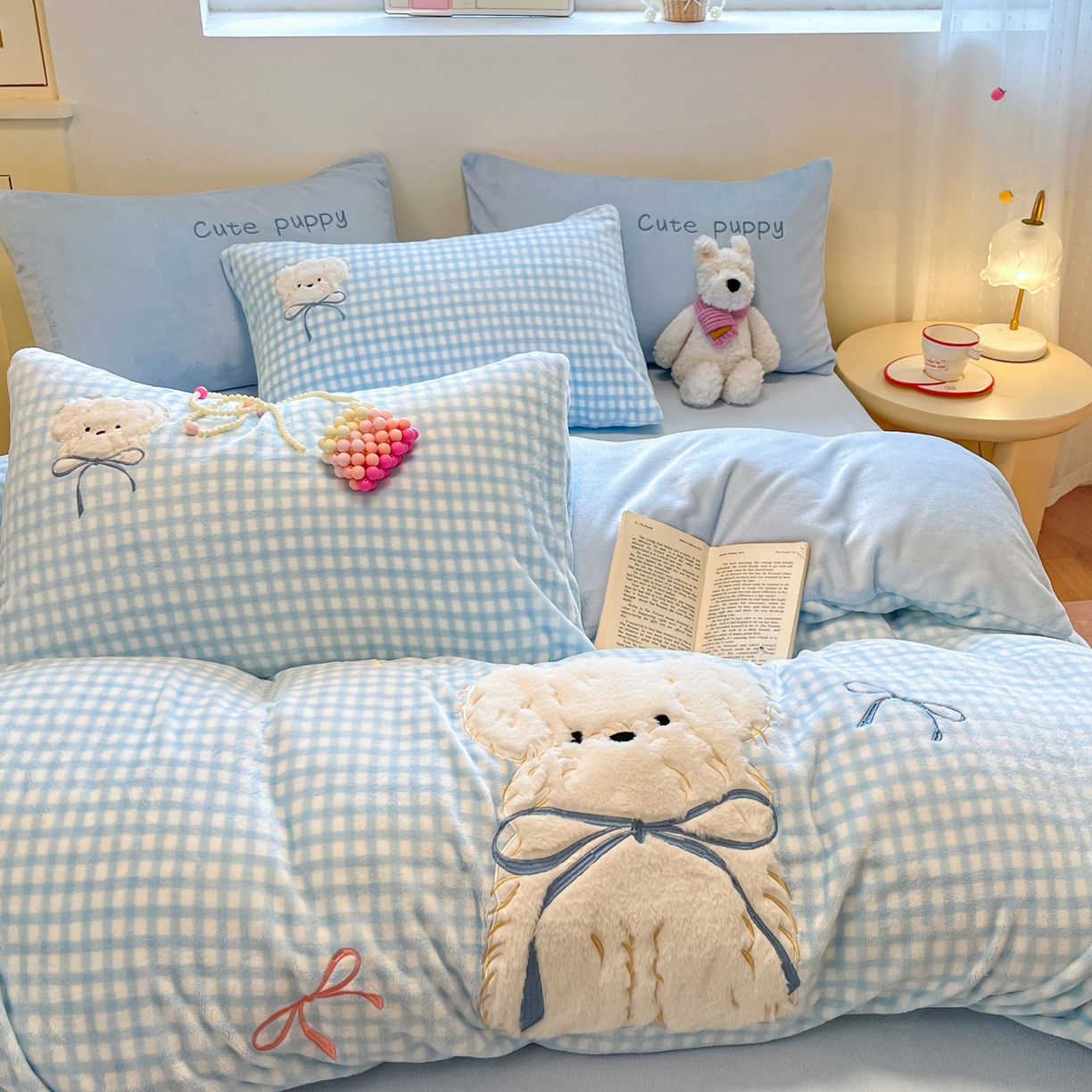 91家纺网 家纺一手货源 找家纺 如一 2025新款高克重卡通贴布绣牛奶绒四件套 雪纳瑞