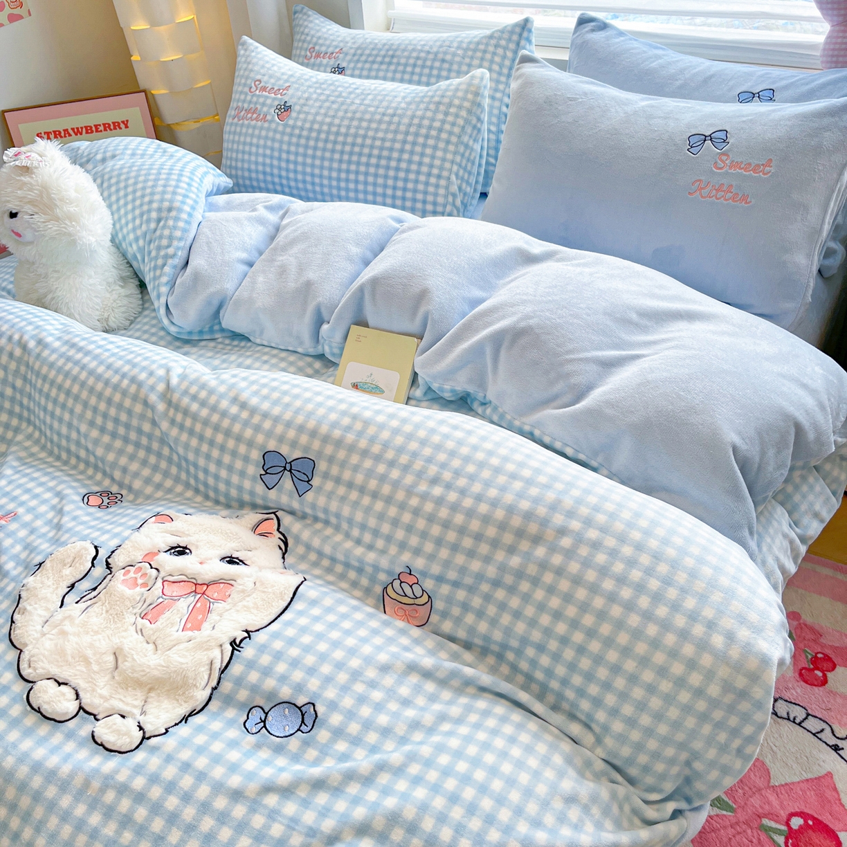91家纺网 家纺一手货源 找家纺 如一 2025新款高克重卡通贴布绣牛奶绒四件套 蓝格猫