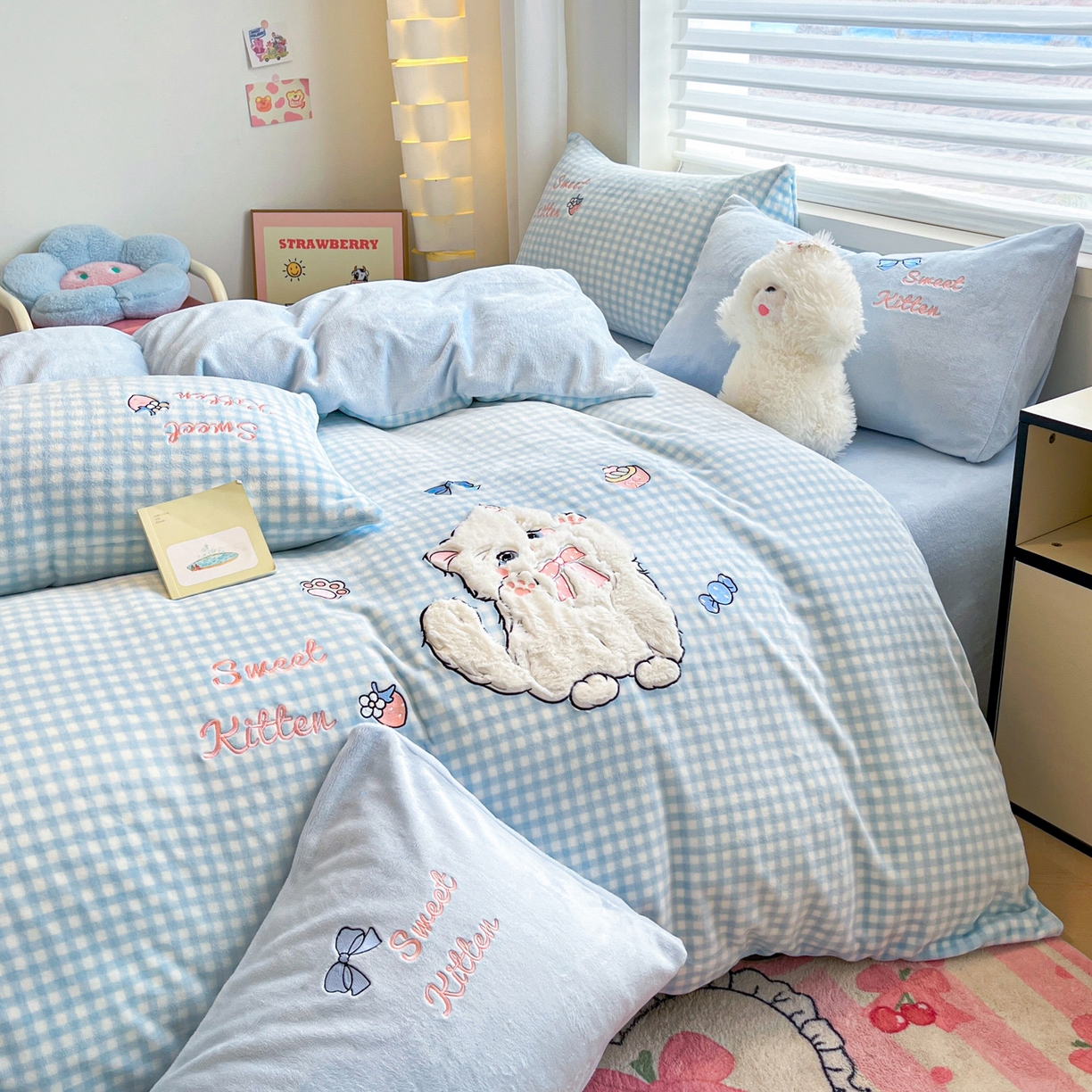 91家纺网 家纺一手货源 找家纺 如一 2025新款高克重卡通贴布绣牛奶绒四件套 蓝格猫