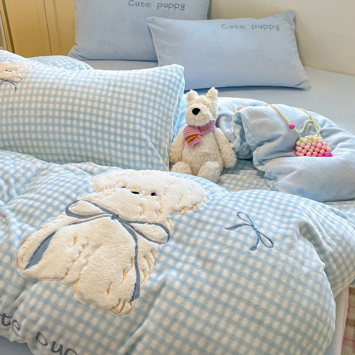 91家纺网 家纺一手货源 找家纺 如一 2025新款高克重卡通贴布绣牛奶绒四件套 雪纳瑞