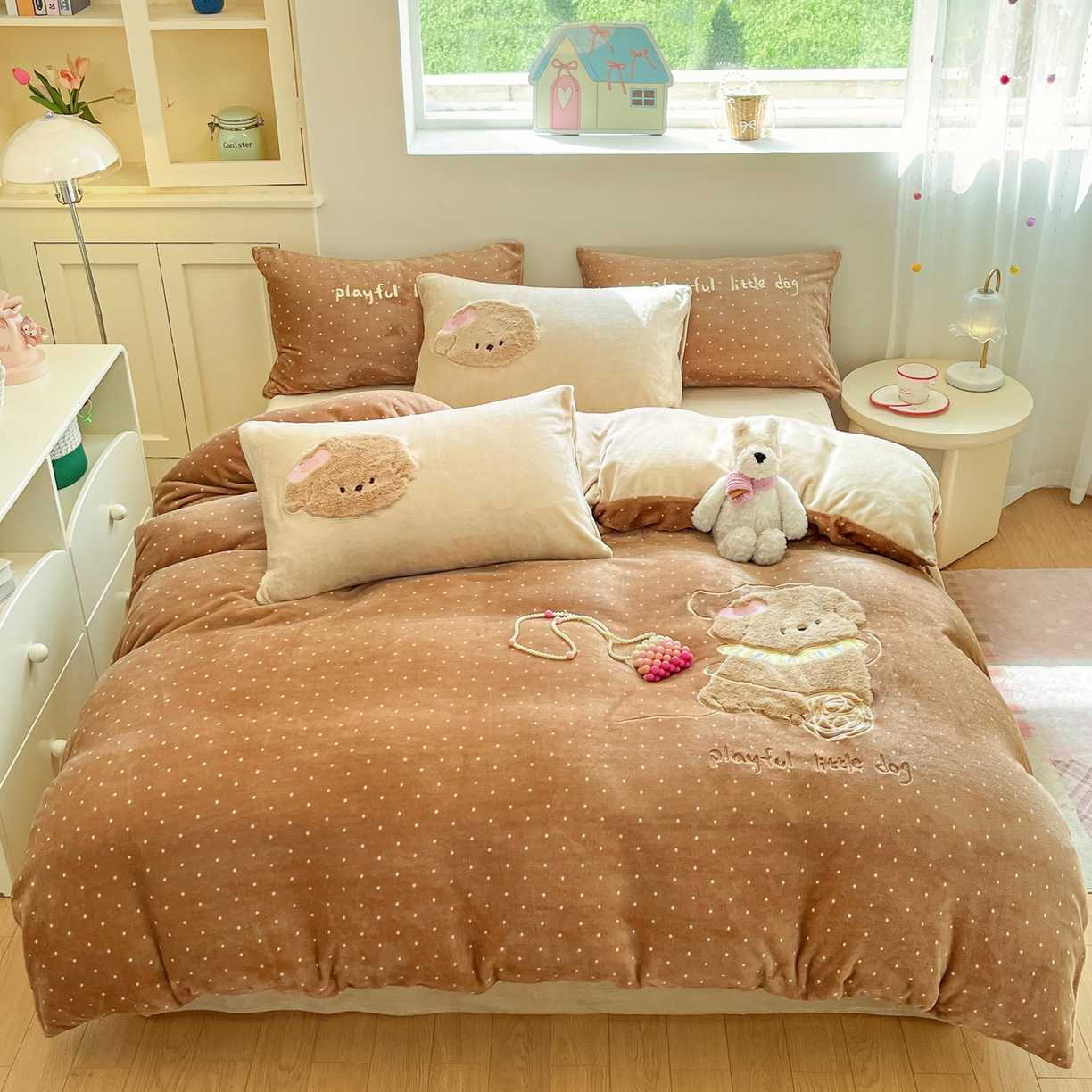 91家纺网 家纺一手货源 找家纺 如一 2025新款高克重卡通贴布绣牛奶绒四件套 线团狗