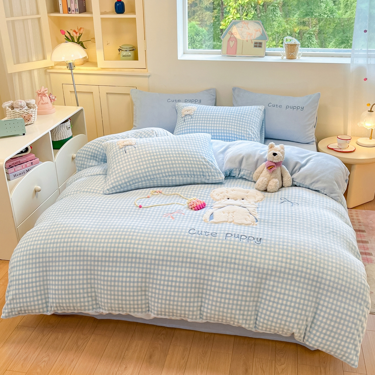 91家纺网 家纺一手货源 找家纺 如一 2025新款高克重卡通贴布绣牛奶绒四件套 雪纳瑞