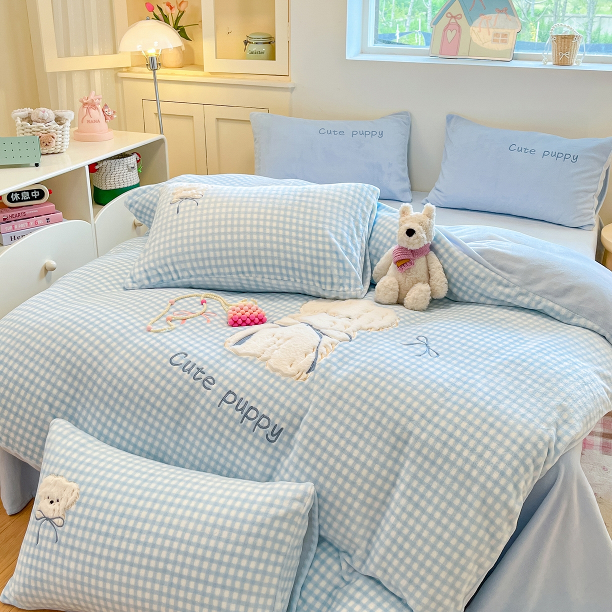 91家纺网 家纺一手货源 找家纺 如一 2025新款高克重卡通贴布绣牛奶绒四件套 雪纳瑞