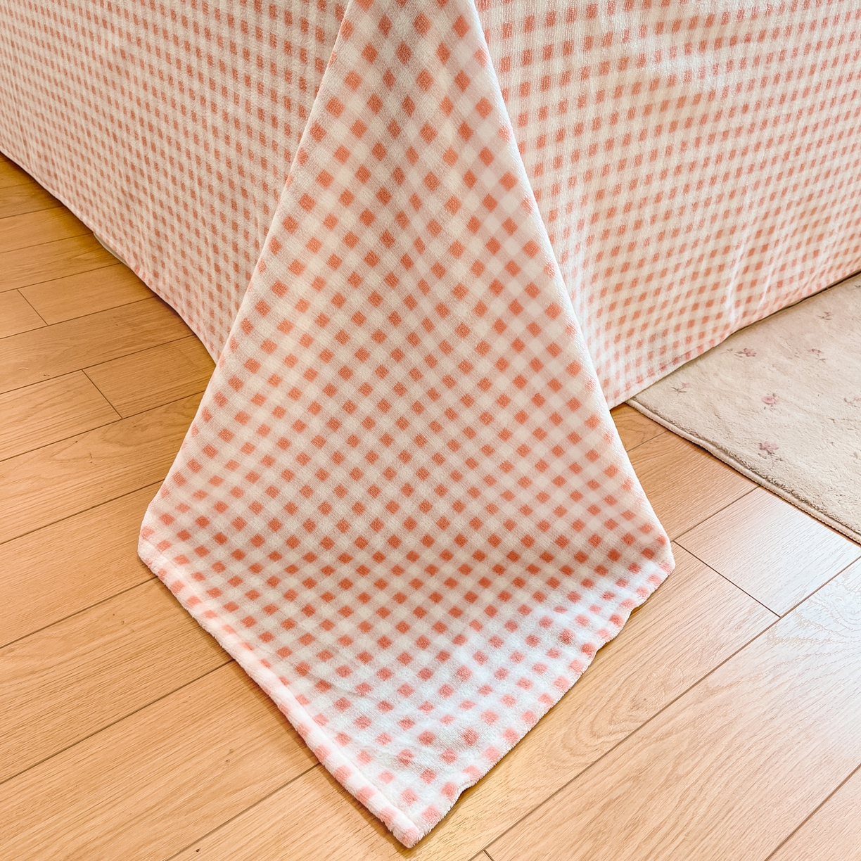 91家纺网 家纺一手货源 找家纺 如一 2025新款高克重卡通贴布绣牛奶绒四件套 雨伞猫