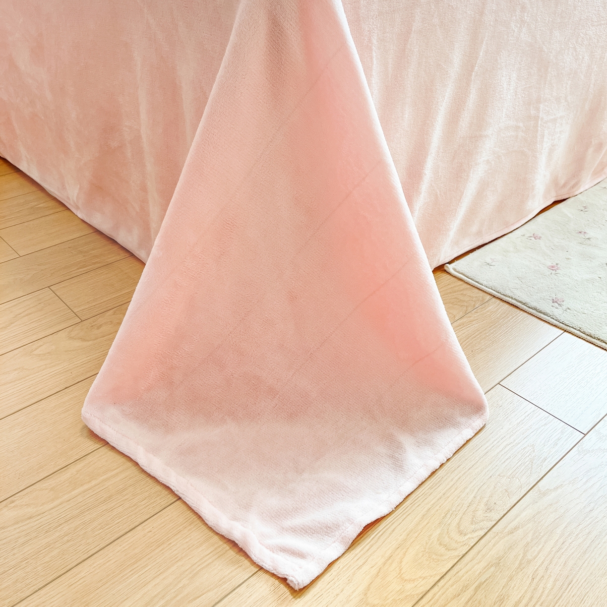 91家纺网 家纺一手货源 找家纺 如一 2025新款高克重卡通贴布绣牛奶绒四件套 爱心猫