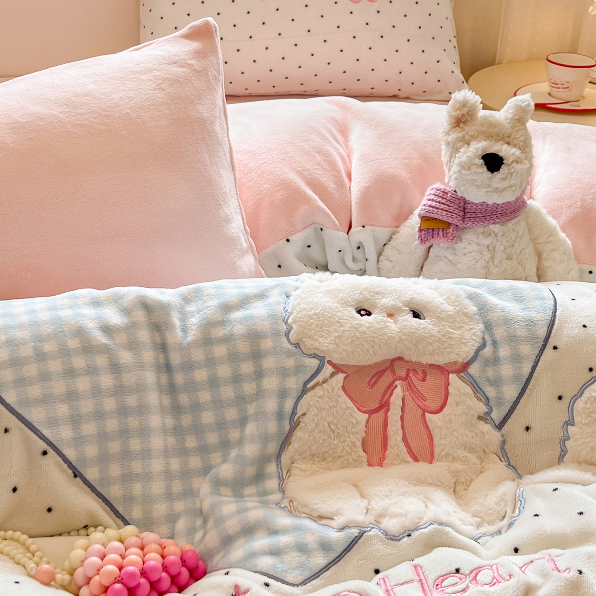 91家纺网 家纺一手货源 找家纺 如一 2025新款高克重卡通贴布绣牛奶绒四件套 爱心猫