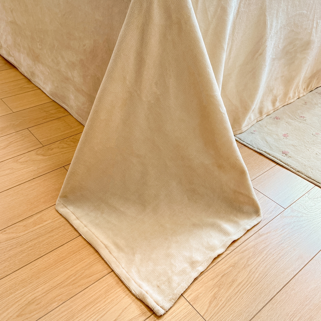 91家纺网 家纺一手货源 找家纺 如一 2025新款高克重卡通贴布绣牛奶绒四件套 线团狗