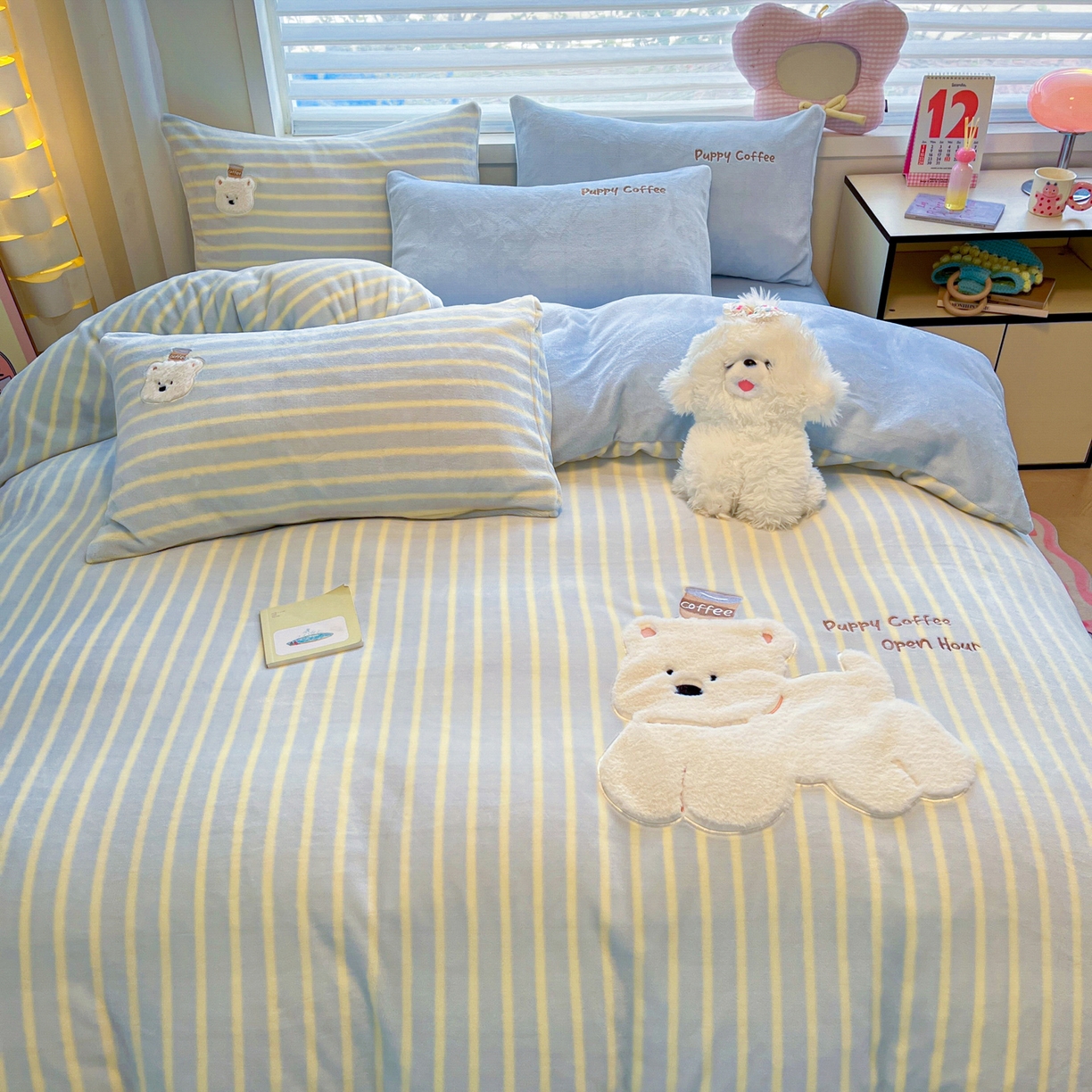 91家纺网 家纺一手货源 找家纺 如一 2025新款高克重卡通贴布绣牛奶绒四件套 咖啡狗