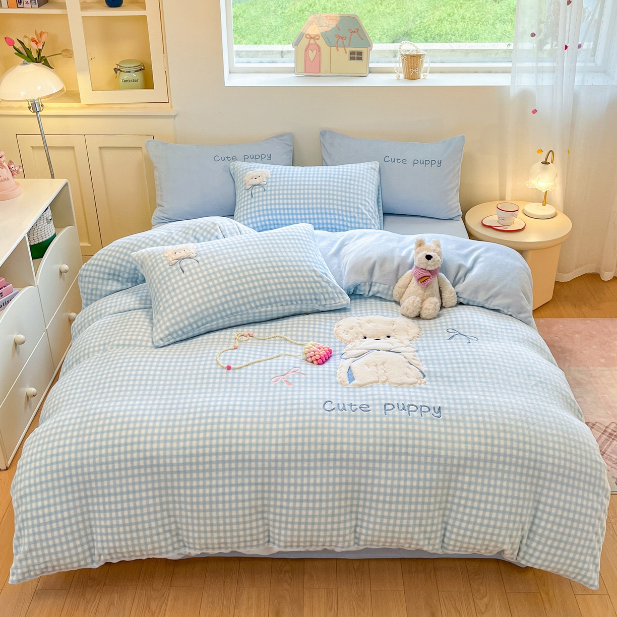 91家纺网 家纺一手货源 找家纺 如一 2025新款高克重卡通贴布绣牛奶绒四件套 雪纳瑞