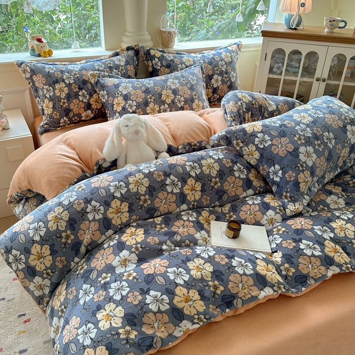 91家纺网 家纺一手货源 找家纺 绵庭家纺 2025新款高克重牛奶绒被套单件单被套被套单品 繁华朵朵-兰灰