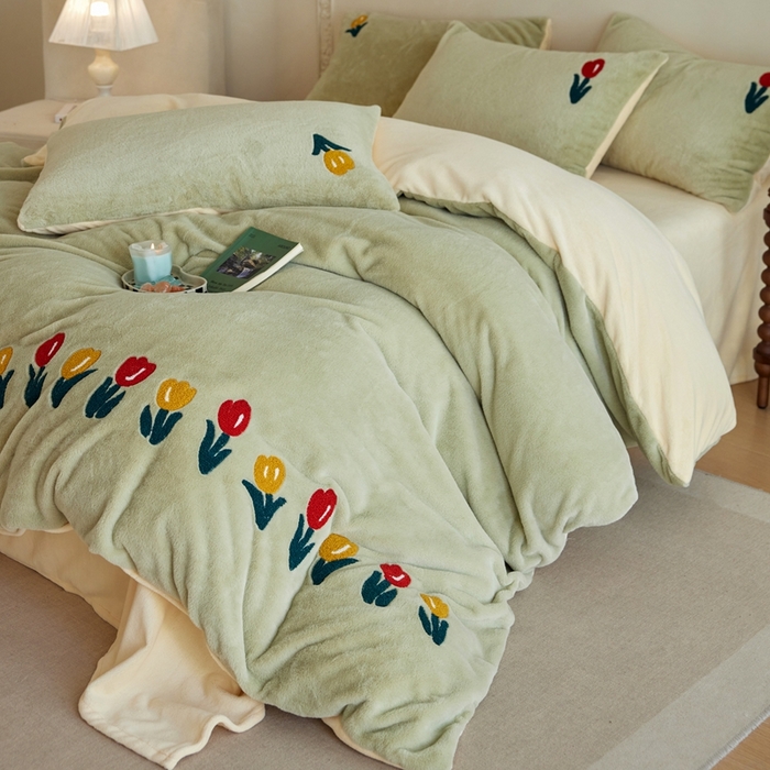 91家纺网 家纺一手货源 找家纺 初拾 2025新款亲肤舒适兔毛牛奶绒毛巾绣四件套-郁金香花海 （会员减20 控价：淘宝券后不低于298元 直播不低于298元） 郁金香花海-青青绿