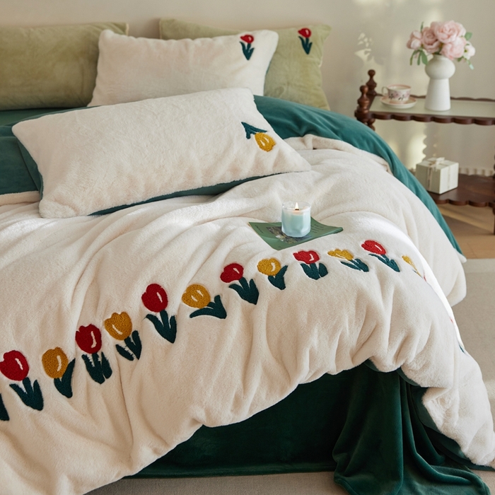 91家纺网 家纺一手货源 找家纺 初拾 2025新款亲肤舒适兔毛牛奶绒毛巾绣四件套-郁金香花海 （会员减20 控价：淘宝券后不低于298元 直播不低于298元） 郁金香花海-白绿