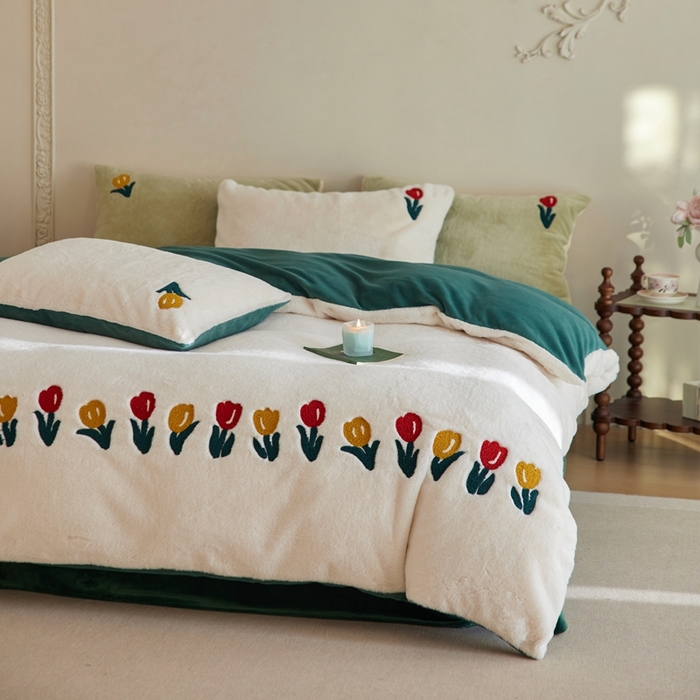 91家纺网 家纺一手货源 找家纺 初拾 2025新款亲肤舒适兔毛牛奶绒毛巾绣四件套-郁金香花海 （会员减20 控价：淘宝券后不低于298元 直播不低于298元） 郁金香花海-白绿