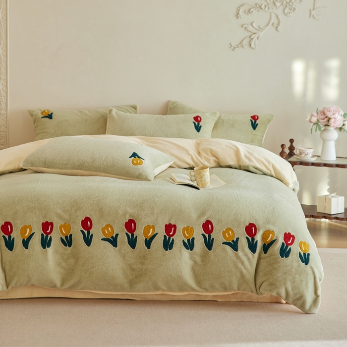 初拾 2025新款亲肤舒适兔毛牛奶绒毛巾绣四件套-郁金香花海（会员减20 控价：淘宝券后不低于298元 直播不低于298元） 郁金香花海-青青绿