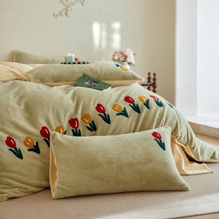 91家纺网 家纺一手货源 找家纺 初拾 2025新款亲肤舒适兔毛牛奶绒毛巾绣四件套-郁金香花海 （会员减20 控价：淘宝券后不低于298元 直播不低于298元） 郁金香花海-青青绿