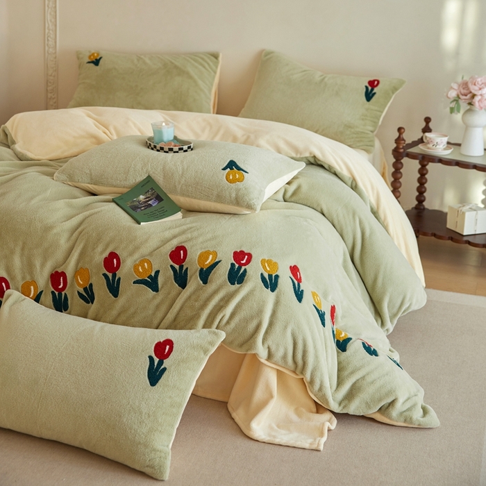 91家纺网 家纺一手货源 找家纺 初拾 2025新款亲肤舒适兔毛牛奶绒毛巾绣四件套-郁金香花海 （会员减20 控价：淘宝券后不低于298元 直播不低于298元） 郁金香花海-青青绿