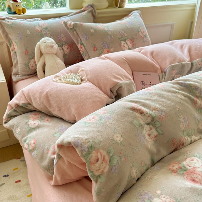 91家纺网 家纺一手货源 找家纺 绵庭家纺 2025新款高克重牛奶绒被套单件单被套被套单品 花韵玫瑰咖