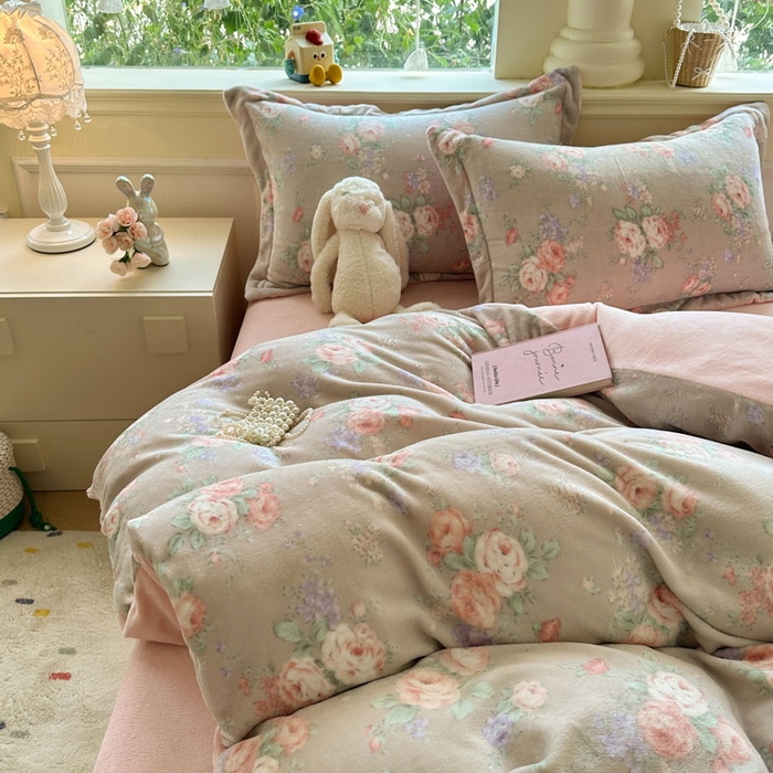 91家纺网 家纺一手货源 找家纺 绵庭家纺 2025新款高克重牛奶绒被套单件单被套被套单品 花韵玫瑰咖