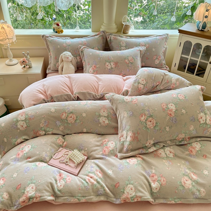 91家纺网 家纺一手货源 找家纺 绵庭家纺 2025新款高克重牛奶绒被套单件单被套被套单品 花韵玫瑰咖