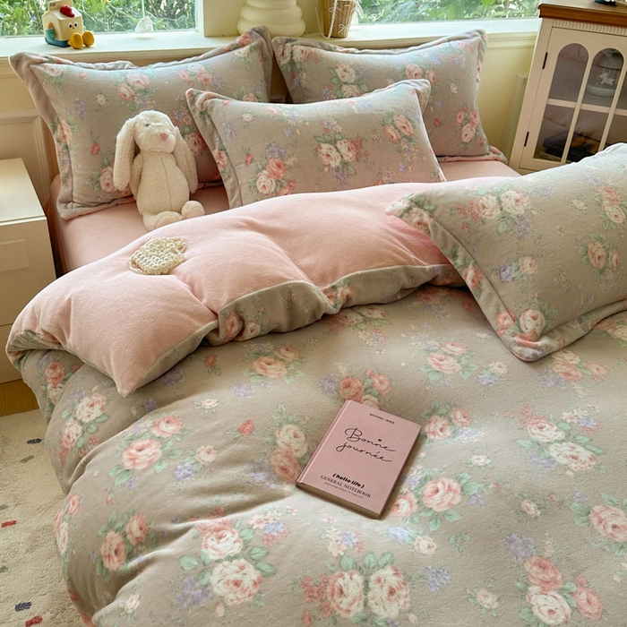 91家纺网 家纺一手货源 找家纺 绵庭家纺 2025新款高克重牛奶绒被套单件单被套被套单品 花韵玫瑰咖