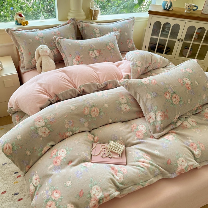 91家纺网 家纺一手货源 找家纺 绵庭家纺 2025新款高克重牛奶绒被套单件单被套被套单品 花韵玫瑰咖