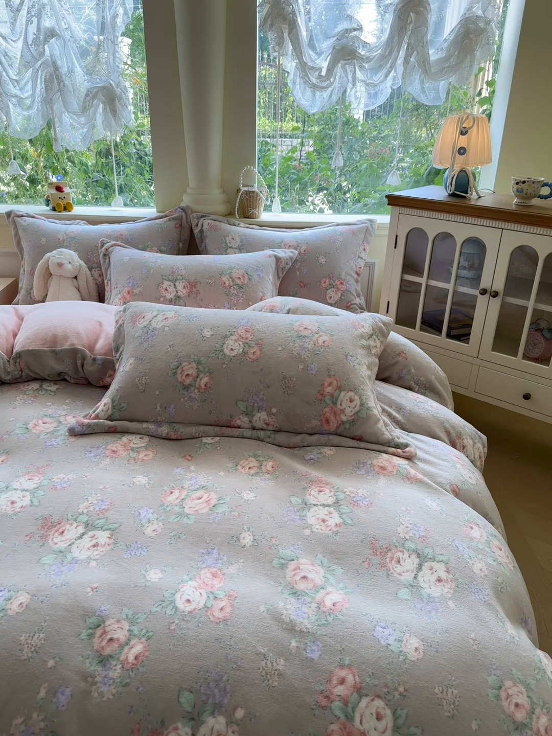 91家纺网 家纺一手货源 找家纺 绵庭家纺 2025新款高克重牛奶绒被套单件单被套被套单品 花韵玫瑰咖