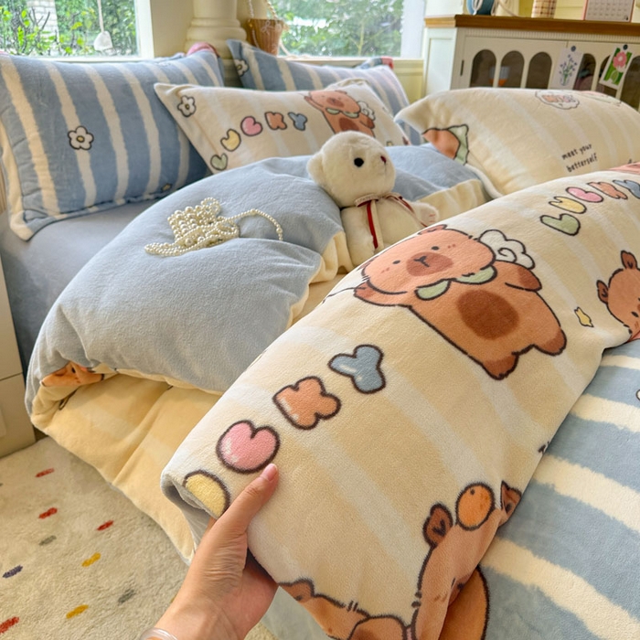 91家纺网 家纺一手货源 找家纺 绵庭家纺 2025新款高克重牛奶绒被套单件单被套被套单品 可爱卡皮-黄