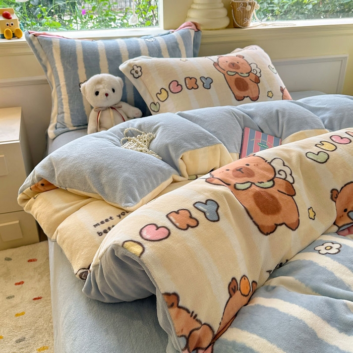 91家纺网 家纺一手货源 找家纺 绵庭家纺 2025新款高克重牛奶绒被套单件单被套被套单品 可爱卡皮-黄