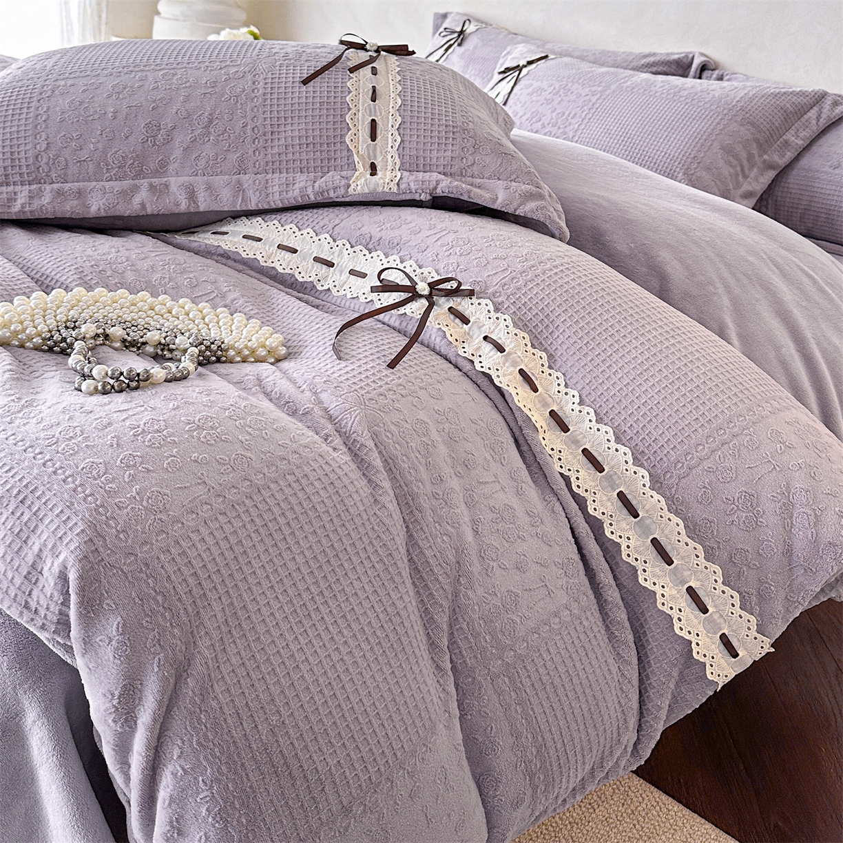 91家纺网 家纺一手货源 找家纺 叠派家纺 2025新款高端雕花公主风蝴蝶结工艺款四件套绿野仙踪系列（直播热款）提供买家秀 绿野仙踪-烟紫