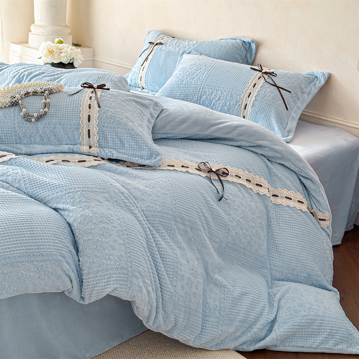 91家纺网 家纺一手货源 找家纺 叠派家纺 2025新款高端雕花公主风蝴蝶结工艺款四件套绿野仙踪系列（直播热款）提供买家秀 绿野仙踪-月光蓝