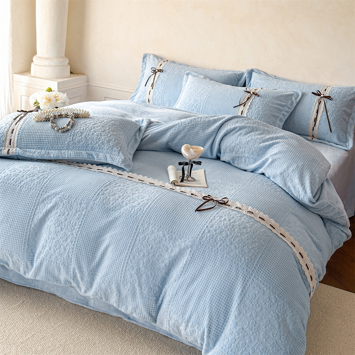 91家纺网 家纺一手货源 找家纺 叠派家纺 2025新款高端雕花公主风蝴蝶结工艺款四件套绿野仙踪系列（直播热款）提供买家秀 绿野仙踪-月光蓝