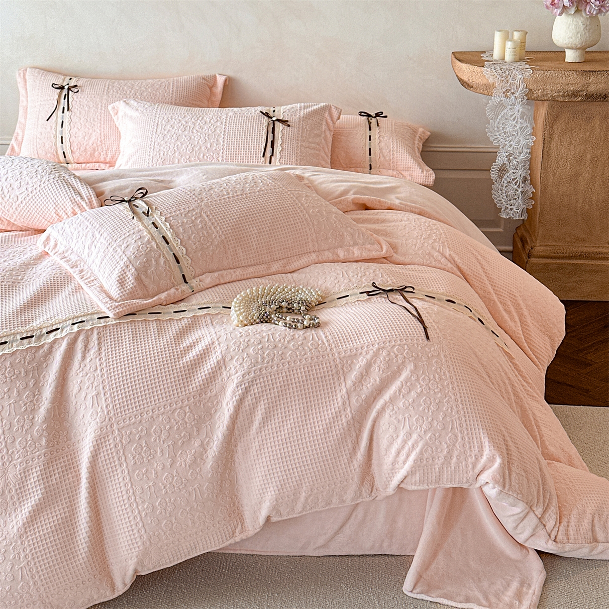 91家纺网 家纺一手货源 找家纺 叠派家纺 2025新款高端雕花公主风蝴蝶结工艺款四件套绿野仙踪系列（直播热款）提供买家秀 绿野仙踪-仙女粉