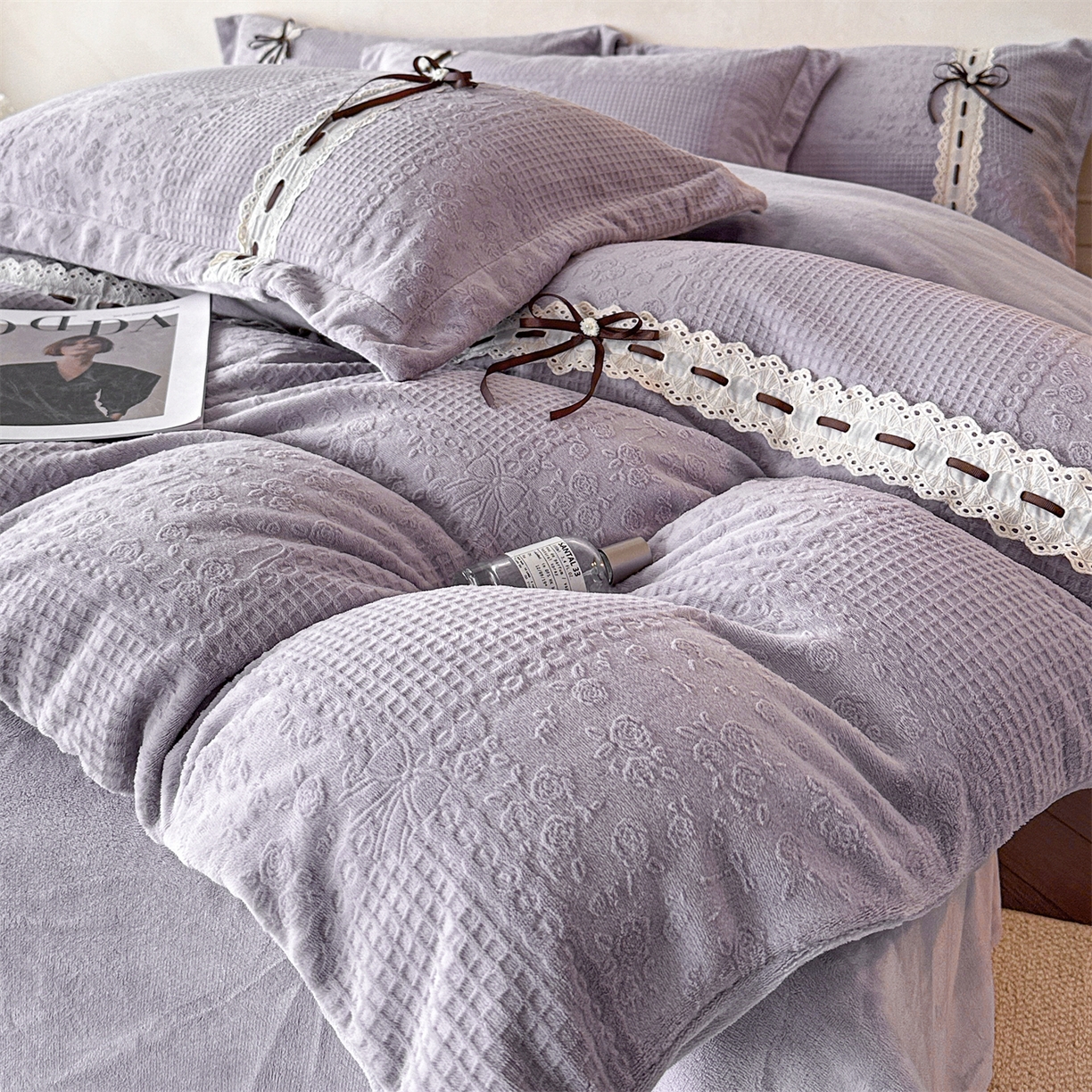 91家纺网 家纺一手货源 找家纺 叠派家纺 2025新款高端雕花公主风蝴蝶结工艺款四件套绿野仙踪系列（直播热款）提供买家秀 绿野仙踪-烟紫