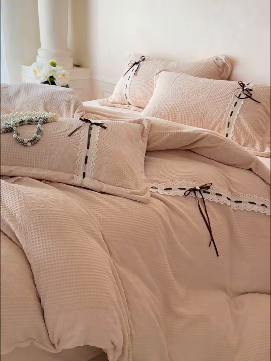 91家纺网 家纺一手货源 找家纺 叠派家纺 2025新款高端雕花公主风蝴蝶结工艺款四件套绿野仙踪系列（直播热款）提供买家秀 绿野仙踪-卡其