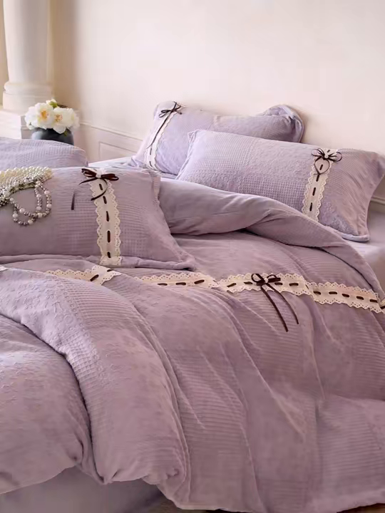 91家纺网 家纺一手货源 找家纺 叠派家纺 2025新款高端雕花公主风蝴蝶结工艺款四件套绿野仙踪系列（直播热款）提供买家秀 绿野仙踪-烟紫