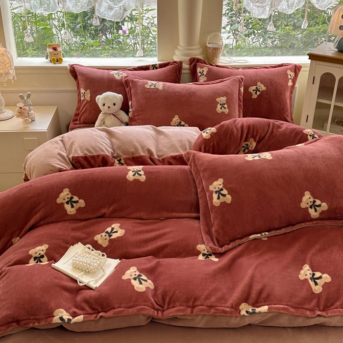 91家纺网 家纺一手货源 找家纺 绵庭家纺 2025新款高克重牛奶绒被套单件单被套被套单品 奶盖小熊-红